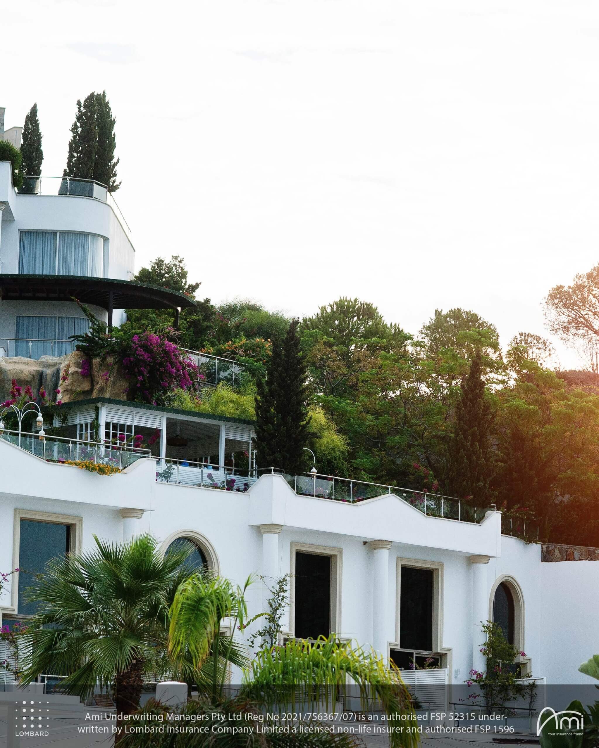 Navigating Cape Town’s Luxury Real Estate: The Crucial Role of Specialist Insurance Brokers for Global Investors